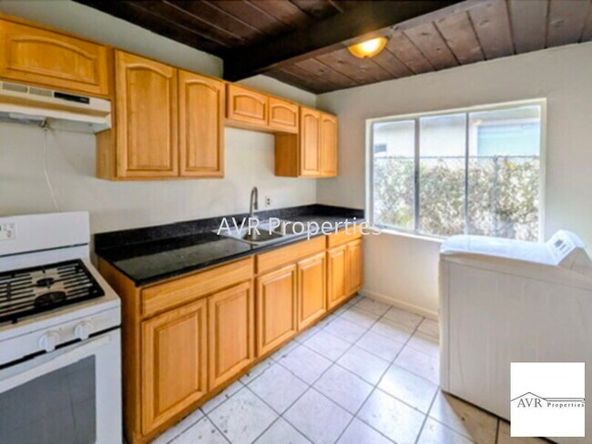 Foto del edificio - Fantastic two bedroom Livermore duplex with storage