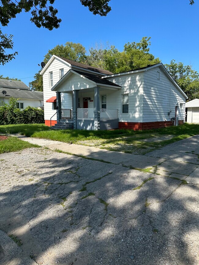 Building Photo - 1315 S Harrison St