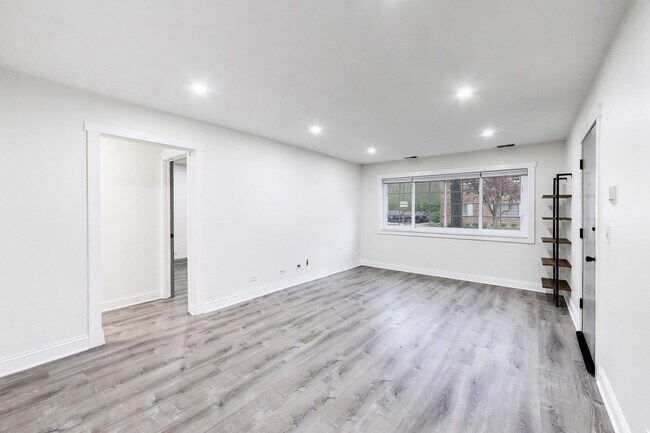 Foto del edificio - 6882 W Touhy Ave