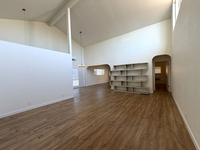 Building Photo - ROYAL KUNIA - 4 BDRM/2 BATH/ENCLOSED GARAGE