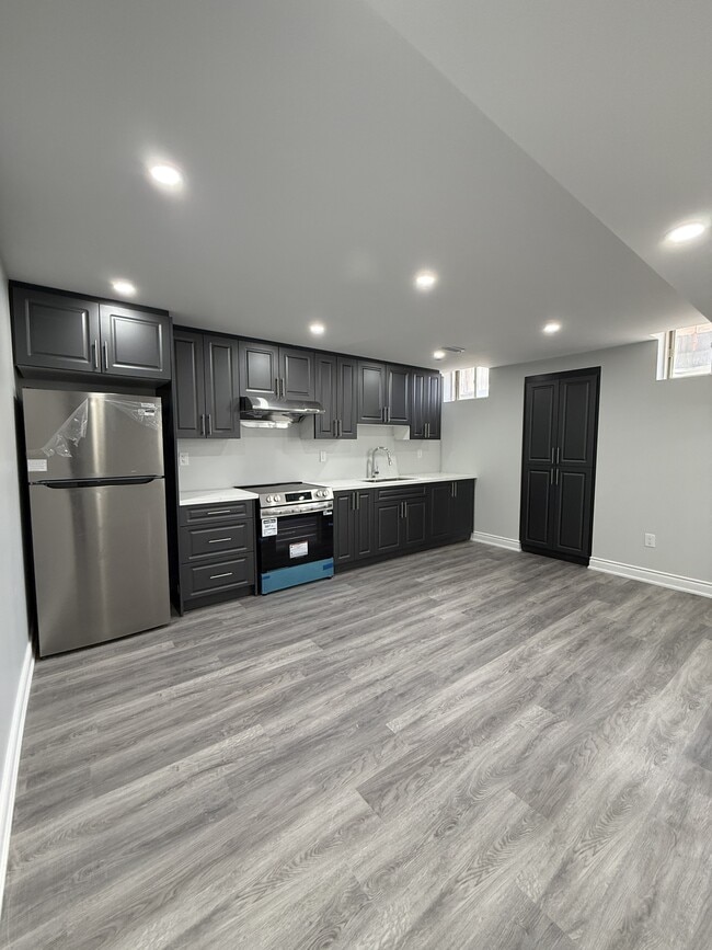 Building Photo - 3 Mediterranean Cres