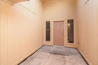 Building Photo - 14418 Royal Hill Dr