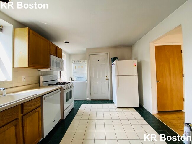 Building Photo - 2036 Massachusetts Ave