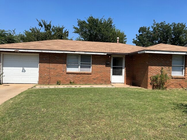 Building Photo - 1105 Hickory Ln