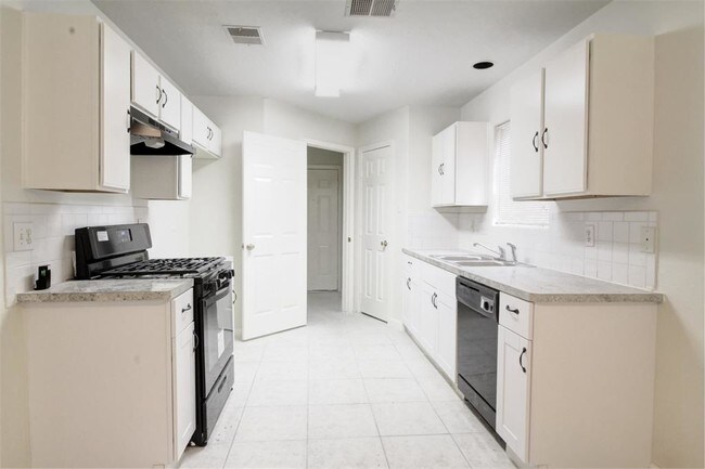 Foto del edificio - 6306 Foxhunter Rd