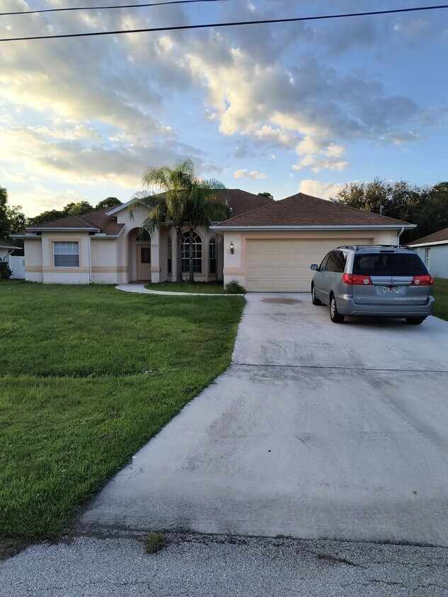 5352 NW West Cir, Port Saint Lucie, FL 34986 House Rental in