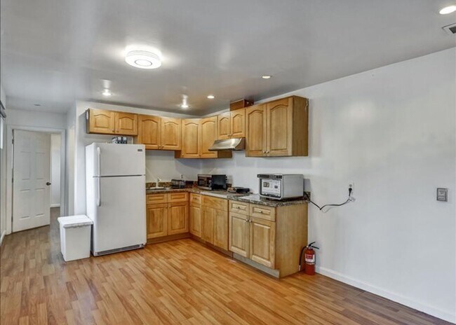 Building Photo - Spacious In-Law Apartment with Deck and Views