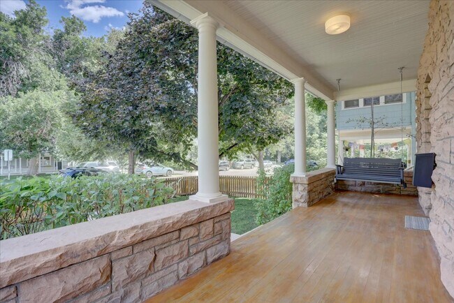 Building Photo - Furnished/Views on Mapleton Hill