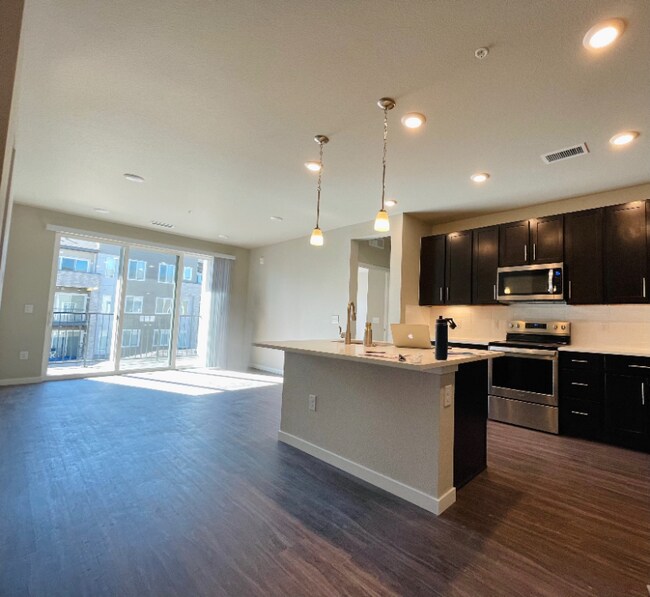 Foto del edificio - 420 E Fremont Pl