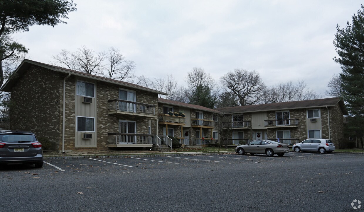 Victoria Gardens Apartments in Eatontown, NJ