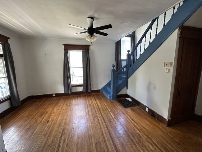 Building Photo - 138 W Beard Ave