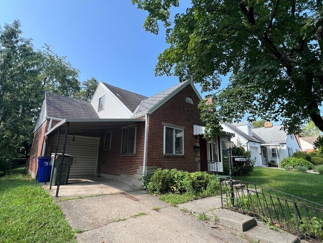 Foto del edificio - Charming 3-Bedrooms 1 bath with Hardwood F...
