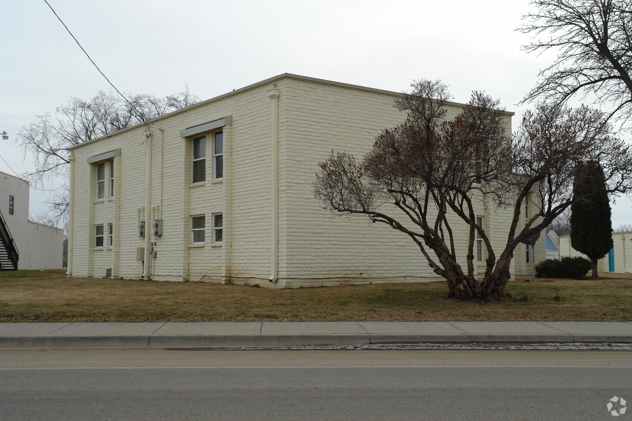 Building Photo - Fairway Apartments
