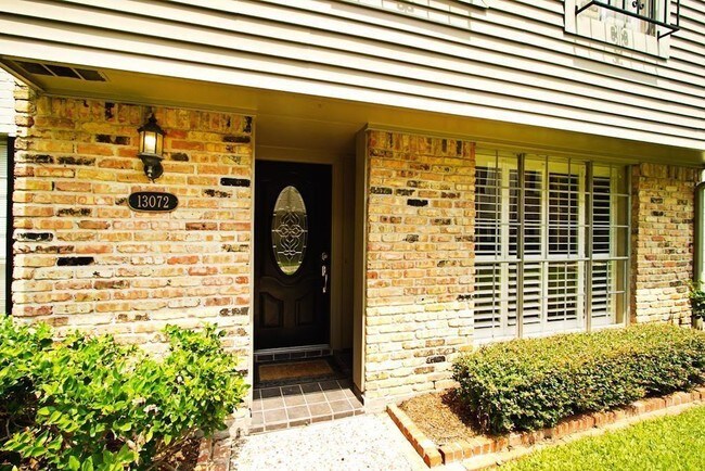 Building Photo - 13072 Trail Hollow Dr