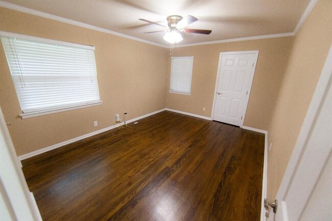 Building Photo - 10226 Pinecrest Dr