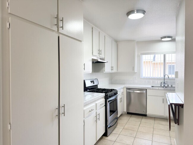 Building Photo - Spacious Townhome in Quail Ridge
