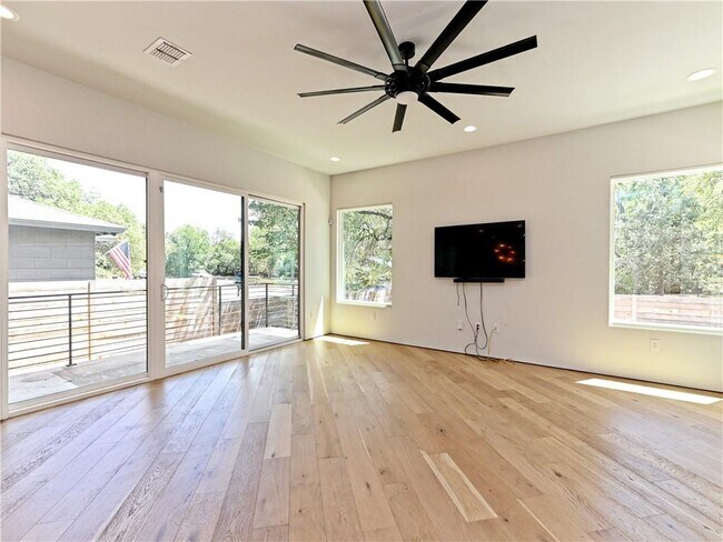 Building Photo - 908 Nalide St