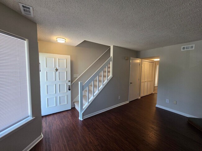 Building Photo - Stylishly Renovated End-Unit Townhome with Easy Raleigh Access