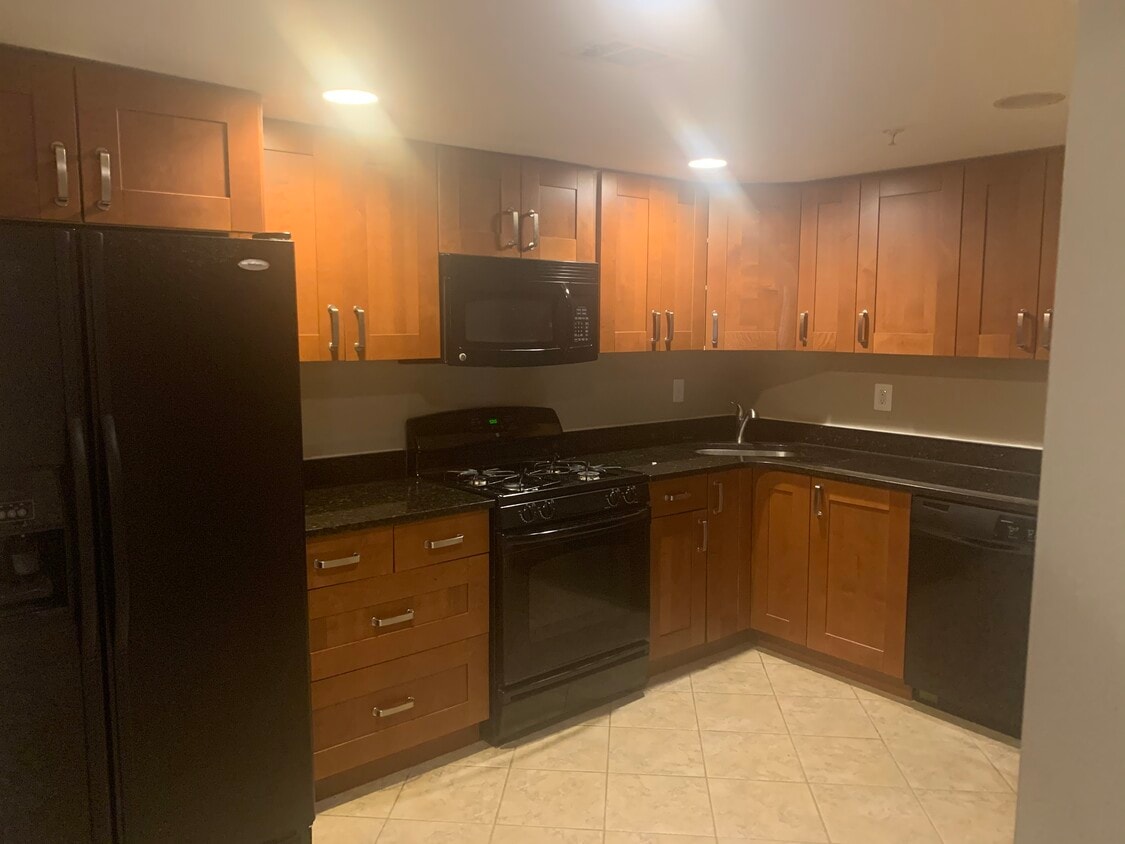 KItchen - 18107 Laytonia Crest Ter