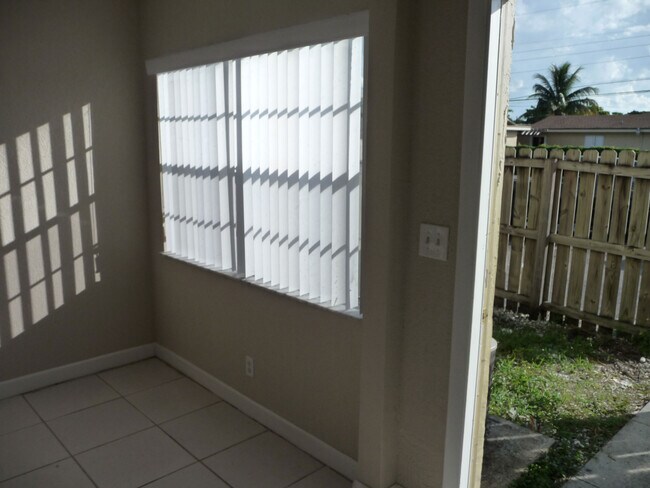 Building Photo - 4812 NW 9th Dr