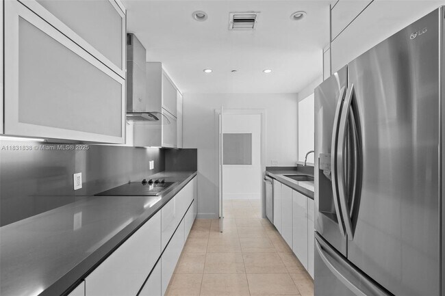 Building Photo - 251 Crandon Blvd