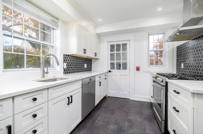 Foto del edificio - 58 Post Rd