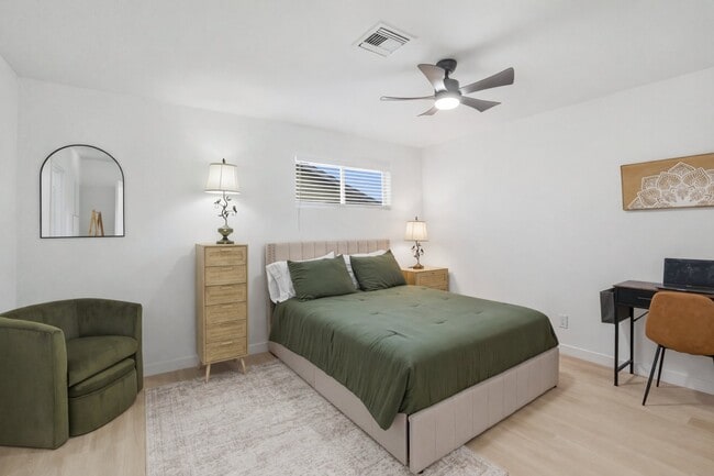 Building Photo - 313 E Riviera Dr
