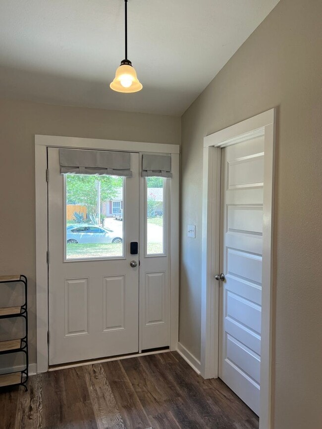 Building Photo - Charming Home in North Milton