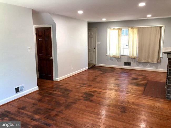 Building Photo - 7302 Finns Ln