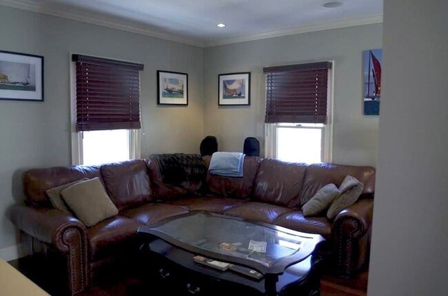 Building Photo - 11 Parker St