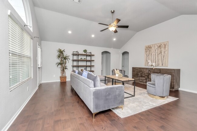 Foto del edificio - 2411 Zephyr Ln