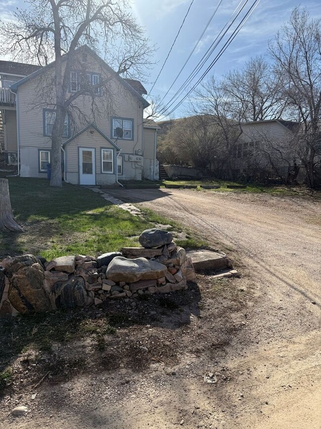 Building Photo - 1001 Silverleaf Ave
