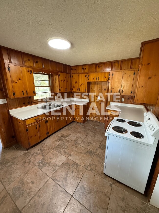 Building Photo - 4201 Oliver Dr