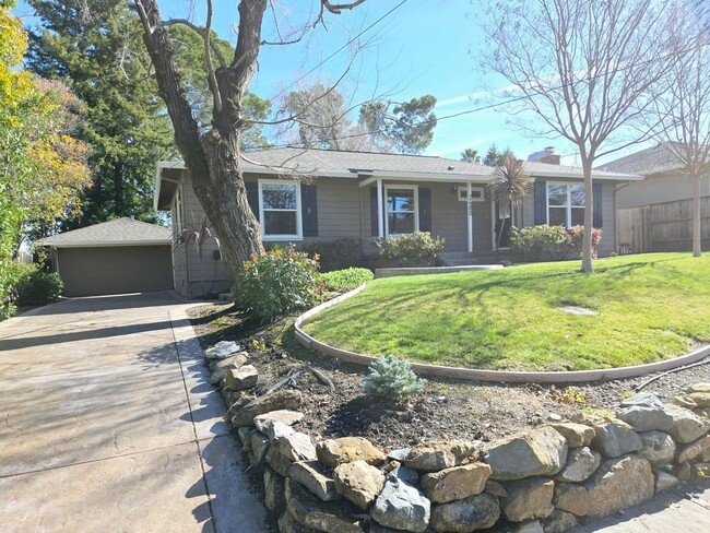 Foto del edificio - Charming single level home in Walnut Creek...