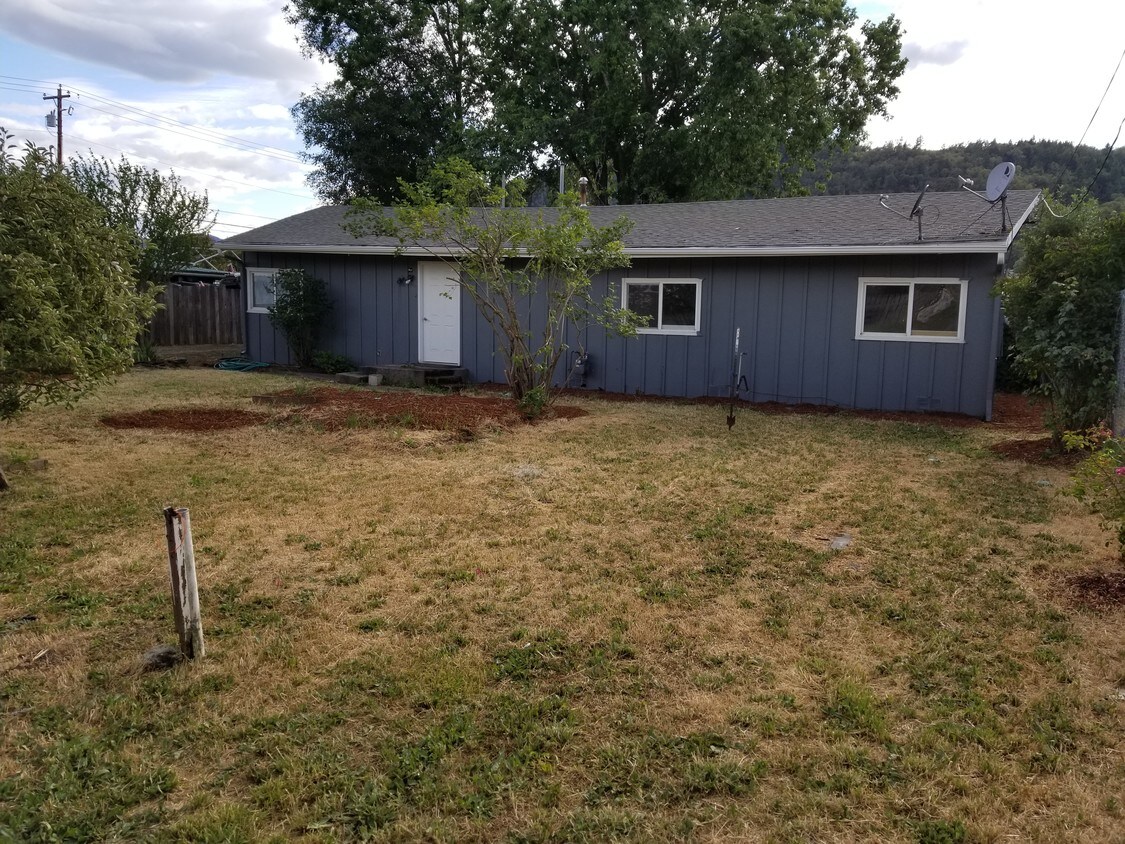 3612 NW Joseph St, Roseburg, OR 97470 House for Rent in Roseburg, OR