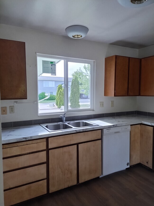 Foto del edificio - 1121 Cedar Ln