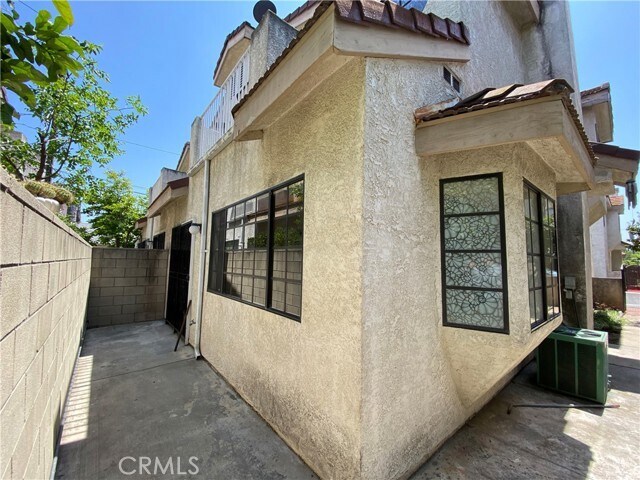 Building Photo - 534 N Orange Ave