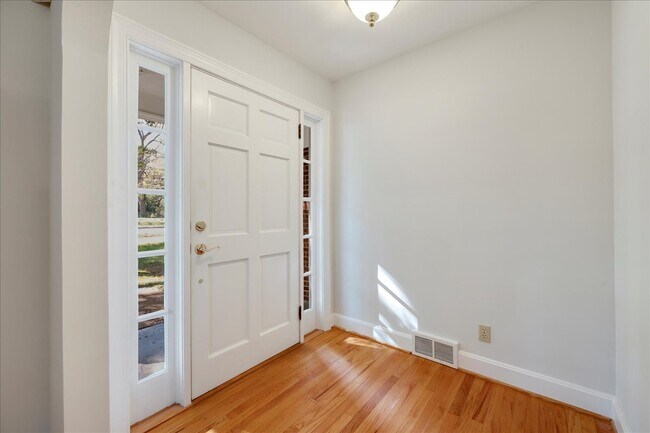 Building Photo - 3766 Clemmons Rd