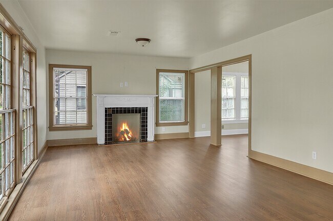 Building Photo - 510 E Pearce St