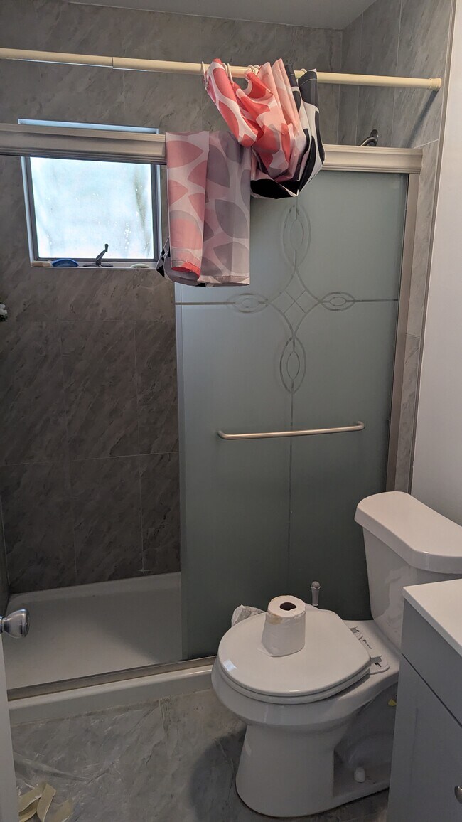 Foto del edificio - 411 Boyle Rd