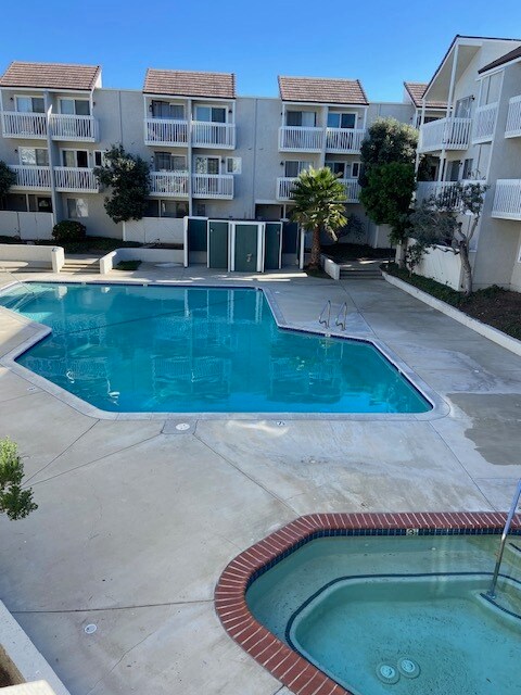 Piscina y área de spa - 209 S Ventura Rd