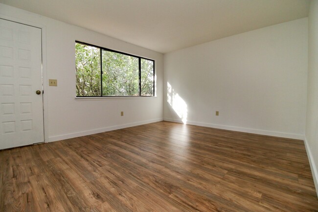 Foto del edificio - Great 2bd/1bth Duplex in the South Hills ~...