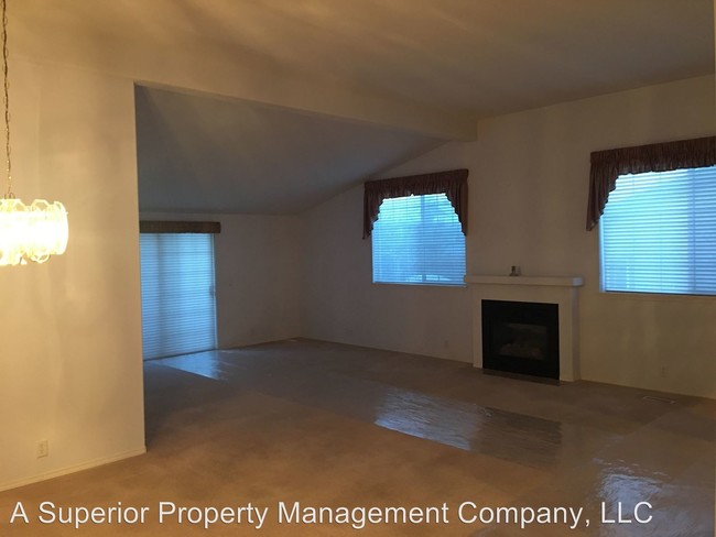 Foto del edificio - 2325 NE Wintergreen Dr