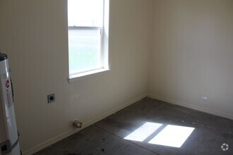 Building Photo - 304 N Willow St