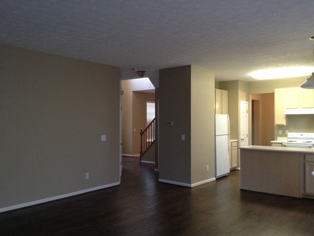 Building Photo - 684 Linden Creek