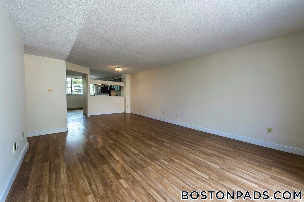 Primary Photo - 144 N Beacon St