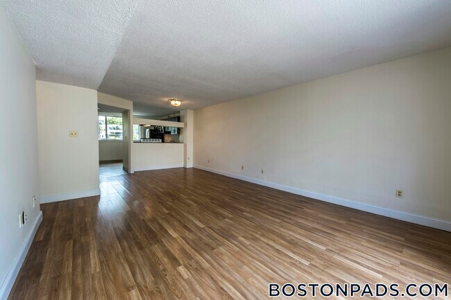 Building Photo - 146 N Beacon St