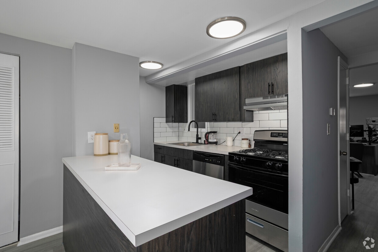 Foto principal - Cedar Village Apartments and Townhomes