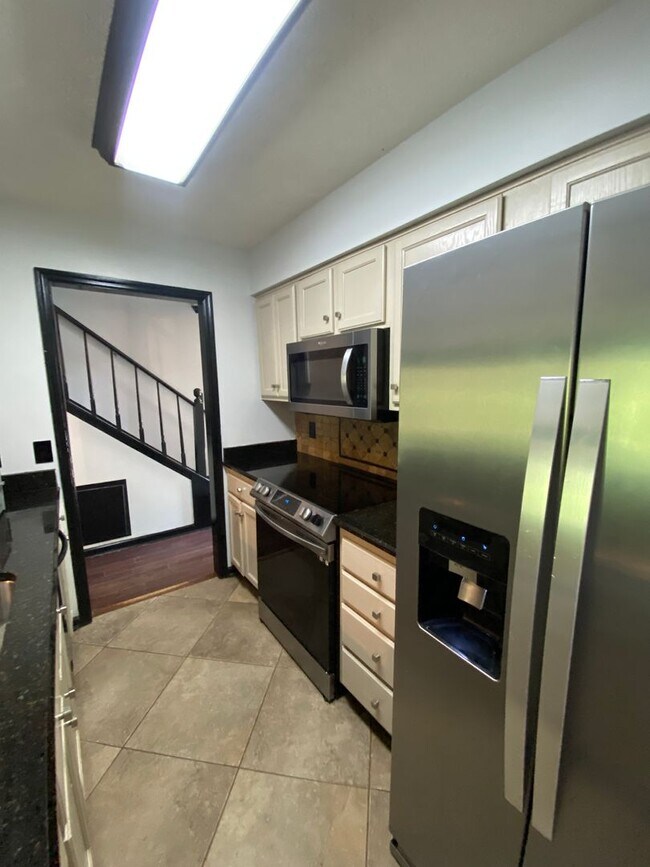 Foto del edificio - Townhome in Auburn Available Now!
