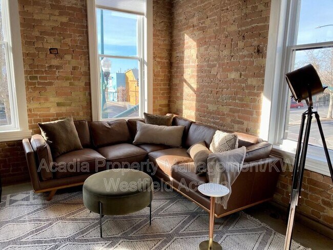 Foto del edificio - 20 Freedom Blvd 200 W